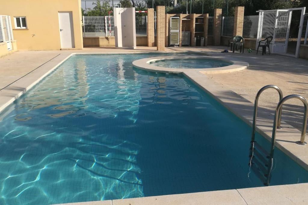 Muy Grande, Con Piscina Y Pistas Fortuna