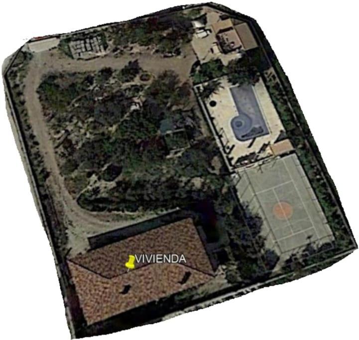 Muy Grande, Con Piscina Y Pistas Holiday home *