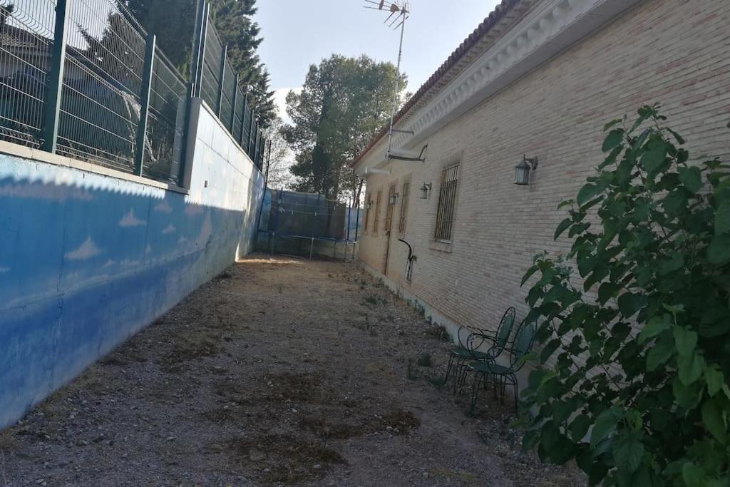 Muy Grande, Con Piscina Y Pistas Holiday home